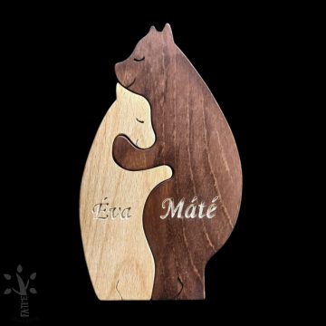 Hugging wooden bear couple engraved with the names 